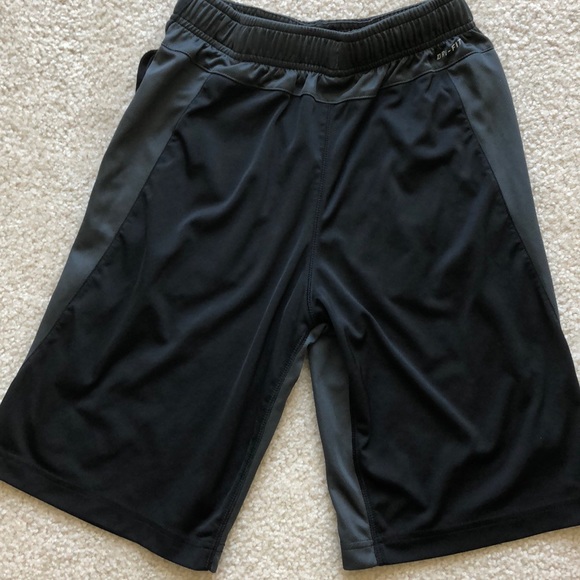 💪🏼NIKE DRI-FIT SHORTS💪🏼 - Picture 2 of 3